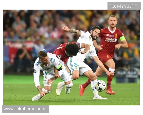 皇马与利物浦友谊赛激战四三战术解析揭示精彩瞬间与反转